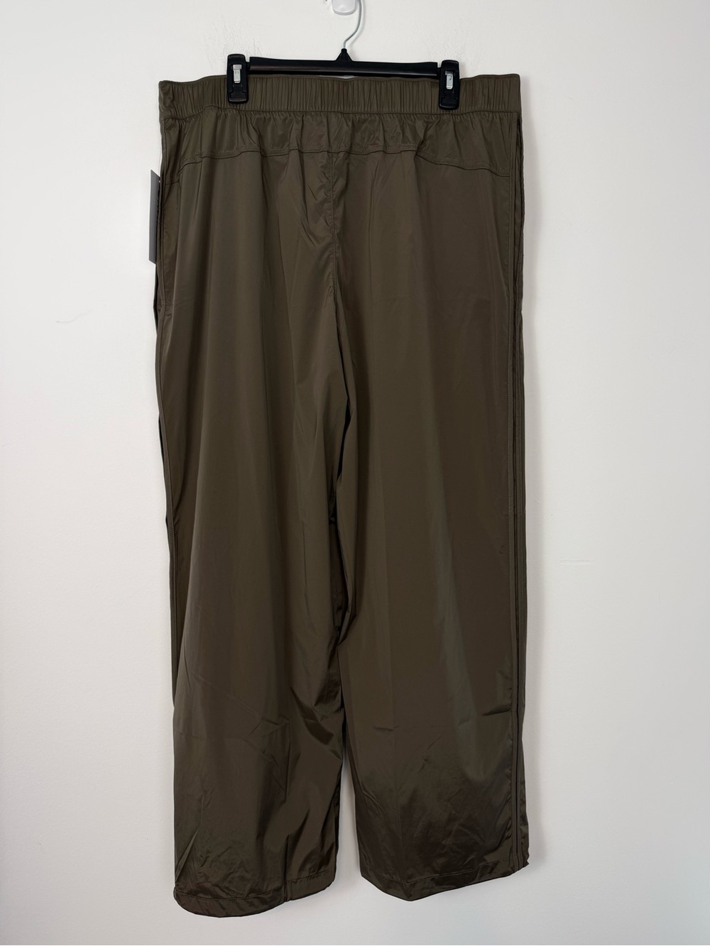 Athleta Rise Pant. Brown Nylon Track Travel Streetwear Pants. Size XL. NWT - Picture 7 of 14